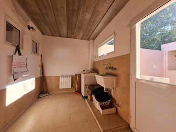 VENTA CASA 4 Amb GRAL LAS HERAS LOTE 1400m PERMUTA
