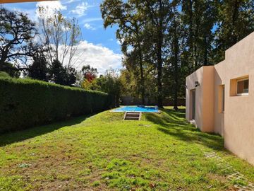 VENTA CASA 4 Amb GRAL LAS HERAS LOTE 1400m PERMUTA