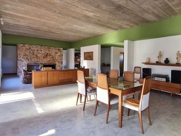VENTA CASA 4 Amb GRAL LAS HERAS LOTE 1400m PERMUTA