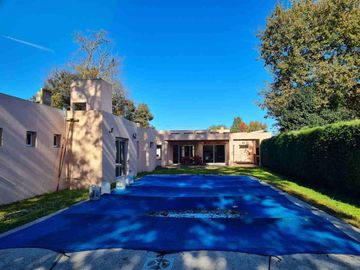 VENTA CASA 4 Amb GRAL LAS HERAS LOTE 1400m PERMUTA