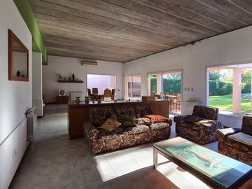 VENTA CASA 4 Amb GRAL LAS HERAS LOTE 1400m PERMUTA