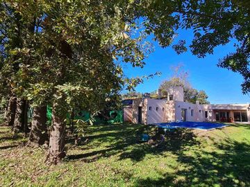 VENTA CASA 4 Amb GRAL LAS HERAS LOTE 1400m PERMUTA