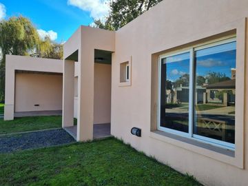 VENTA CASA 4 Amb GRAL LAS HERAS LOTE 1400m PERMUTA