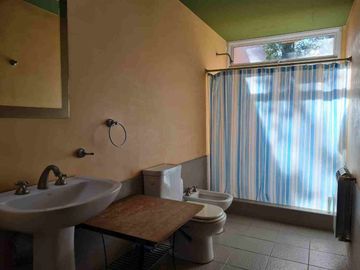VENTA CASA 4 Amb GRAL LAS HERAS LOTE 1400m PERMUTA