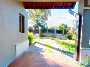 CASA 5 AMB EN VENTA EN BENAVIDEZ C/QUINCHO PILETA