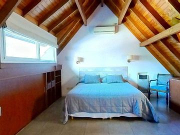 CASA 5 AMB EN VENTA EN BENAVIDEZ C/QUINCHO PILETA