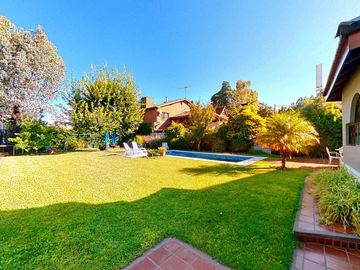 CASA 5 AMB EN VENTA EN BENAVIDEZ C/QUINCHO PILETA