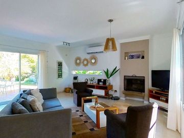 CASA 5 AMB EN VENTA EN BENAVIDEZ C/QUINCHO PILETA