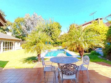 CASA 5 AMB EN VENTA EN BENAVIDEZ C/QUINCHO PILETA