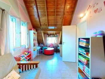 CASA 5 AMB EN VENTA EN BENAVIDEZ C/QUINCHO PILETA