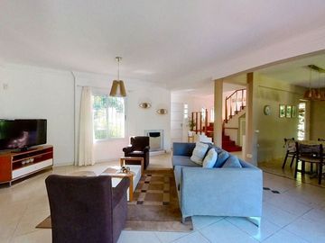 CASA 5 AMB EN VENTA EN BENAVIDEZ C/QUINCHO PILETA