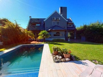 CASA 5 AMB EN VENTA EN BENAVIDEZ C/QUINCHO PILETA