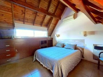 CASA 5 AMB EN VENTA EN BENAVIDEZ C/QUINCHO PILETA
