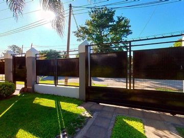 CASA 5 AMB EN VENTA EN BENAVIDEZ C/QUINCHO PILETA