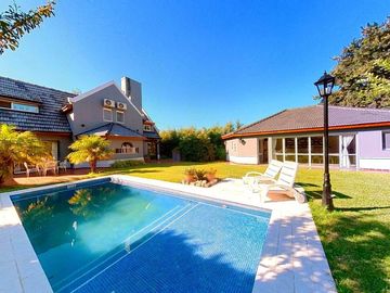 CASA 5 AMB EN VENTA EN BENAVIDEZ C/QUINCHO PILETA