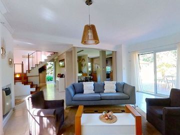 CASA 5 AMB EN VENTA EN BENAVIDEZ C/QUINCHO PILETA