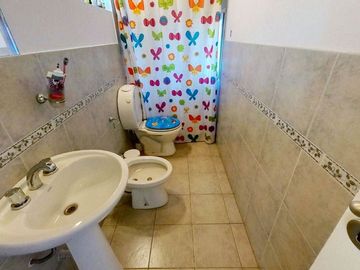 CASA 5 AMB EN VENTA EN BENAVIDEZ C/QUINCHO PILETA