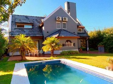 CASA 5 AMB EN VENTA EN BENAVIDEZ C/QUINCHO PILETA