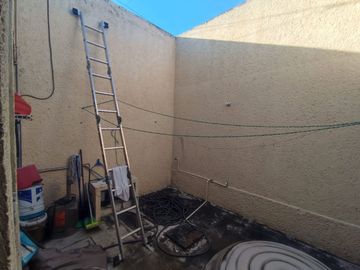 Casa en condominio con alberca, 1 estacionamiento, recámaras