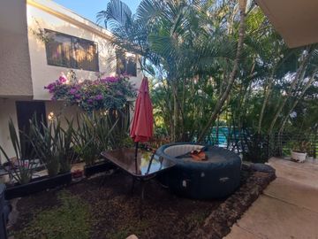 Casa en condominio con alberca, 1 estacionamiento, recámaras