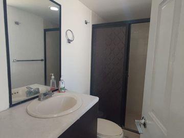 Casa en condominio con alberca, 1 estacionamiento, recámaras