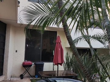Casa en condominio con alberca, 1 estacionamiento, recámaras