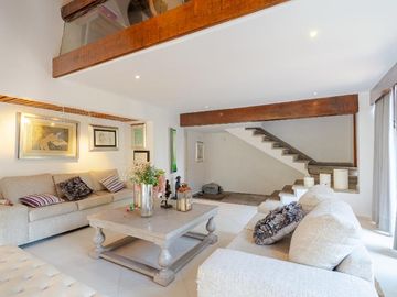 Casa con vegetación y solarium en fraccionamiento con seguridad privada