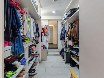 Casa con vegetación y solarium en fraccionamiento con seguridad privada
