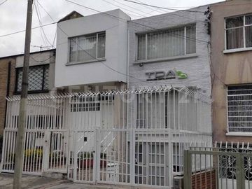 Casa para venta en la Soledad remodelada, con apto independiente rentando