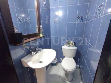 Casa para venta en la Soledad remodelada, con apto independiente rentando