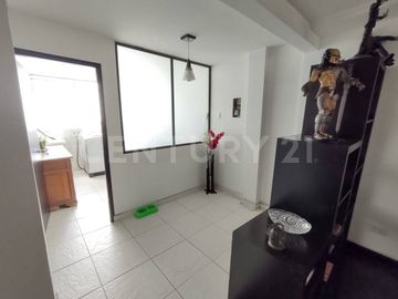 Casa para venta en la Soledad remodelada, con apto independiente rentando