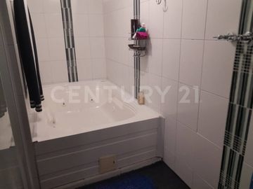 Casa para venta en la Soledad remodelada, con apto independiente rentando