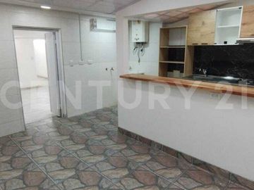 Casa para venta en la Soledad remodelada, con apto independiente rentando