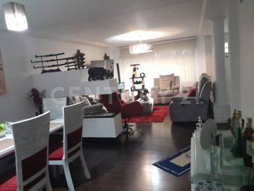 Casa para venta en la Soledad remodelada, con apto independiente rentando