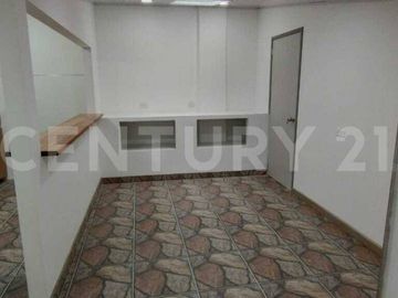 Casa para venta en la Soledad remodelada, con apto independiente rentando