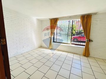 NUEVO PRECIO! Casa Aislada al interior Pasaje
