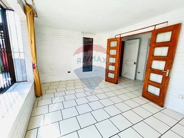 NUEVO PRECIO! Casa Aislada al interior Pasaje