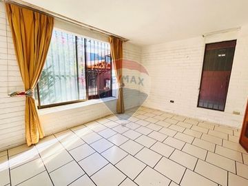 NUEVO PRECIO! Casa Aislada al interior Pasaje