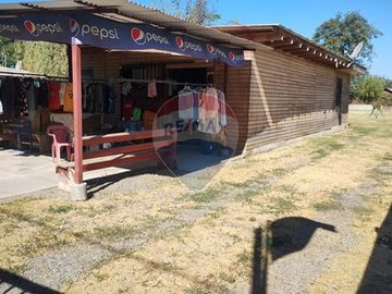 Local comercial con amplio sitio - Isla de Maipo