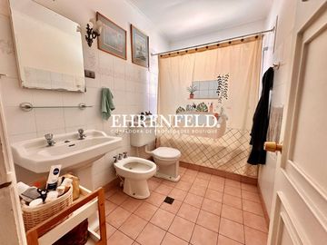 7 Norte, Viña del Mar. Casa con zonificación para giro comercial.