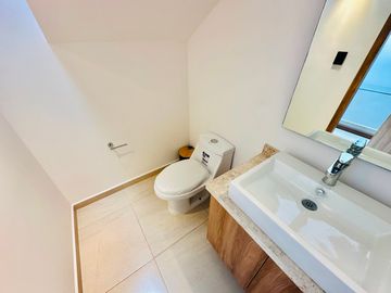 CASAS EN VENTA DE 3 NIVELES, 3 RECÁMARAS, JARDÍN, ROOF Y TERRAZA