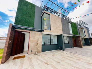 CASAS EN VENTA DE 3 NIVELES, 3 RECÁMARAS, JARDÍN, ROOF Y TERRAZA