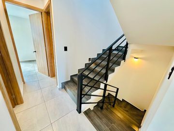 CASAS EN VENTA DE 3 NIVELES, 3 RECÁMARAS, JARDÍN, ROOF Y TERRAZA