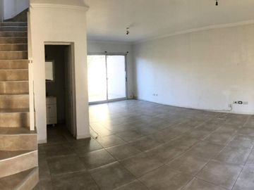 PH 3 ambientes en venta, planta baja con patio. Apto credito!