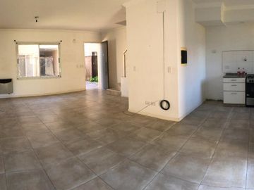 PH 3 ambientes en venta, planta baja con patio. Apto credito!