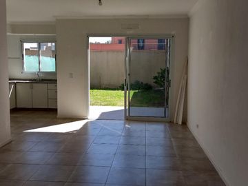 PH 3 ambientes en venta, planta baja con patio. Apto credito!
