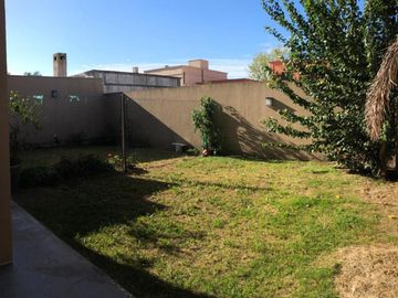 PH 3 ambientes en venta, planta baja con patio. Apto credito!