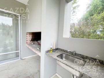 Excelente casa en venta con renta en Don Joaquín, Canning