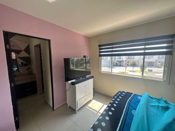 Casa en venta en fraccionamiento privado Cumbres Samsara sector Traviata.