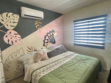 Casa en venta en fraccionamiento privado Cumbres Samsara sector Traviata.